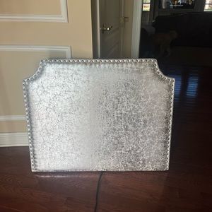 Dormify exclusive headboard